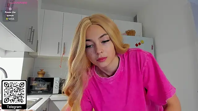 Snapshot of KristenHarrington chatting on 12.14.25 KristenHarrington online show from 12.14.25