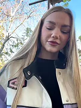 MilaMoone online show from 11.02.25