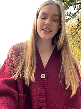 MilaMoone online show from 11.16.25