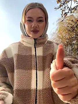 MilaMoone online show from 11.30.25