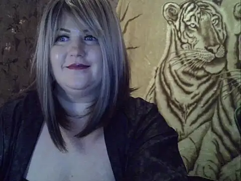 YuliiaSan online show from 12.18.25