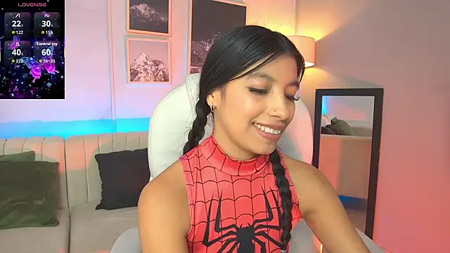 Snapshot of Tiffany_Low chatting on 10.26.25 Tiffany Low online show from 10.26.25