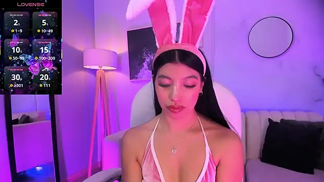 Snapshot of Tiffany_Low chatting on 10.29.25 Tiffany Low online show from 10.29.25