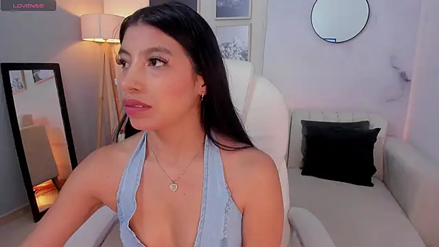 Snapshot of Tiffany_Low chatting on 11.09.25 Tiffany Low online show from 11.09.25