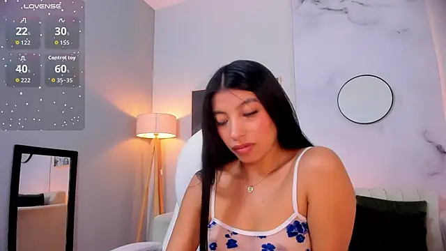 Snapshot of Tiffany_Low chatting on 11.12.25 Tiffany Low online show from 11.12.25