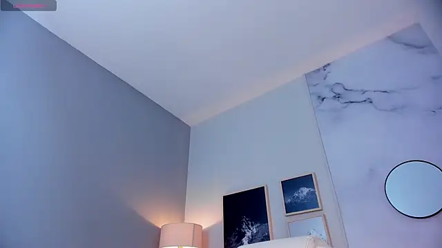 Snapshot of Tiffany_Low chatting on 11.19.25 Tiffany Low online show from 11.19.25