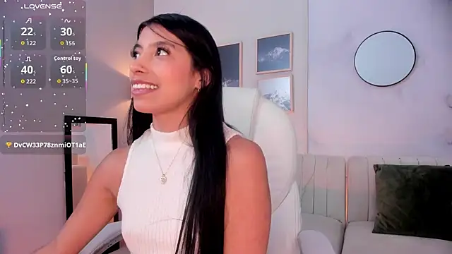 Snapshot of Tiffany_Low chatting on 11.21.25 Tiffany Low online show from 11.21.25