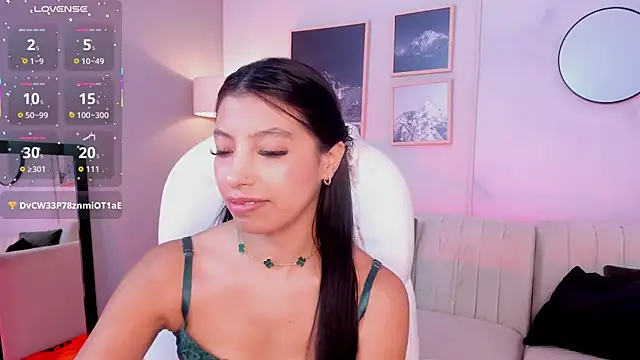 Snapshot of Tiffany_Low chatting on 12.01.25 Tiffany Low online show from 12.01.25