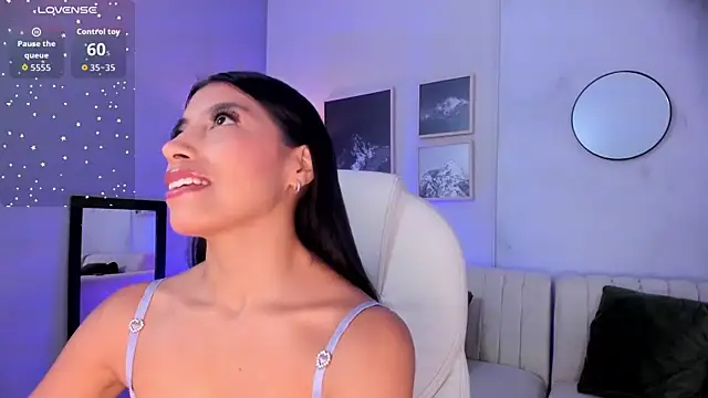 Snapshot of Tiffany_Low chatting on 01.08.26 Tiffany Low online show from 01.08.26