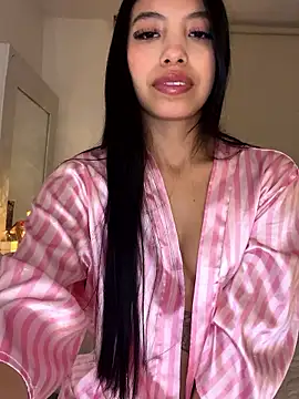 Snapshot of Tiffany_Low chatting on 01.11.26 Tiffany Low online show from 01.11.26