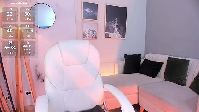 Snapshot of Tiffany_Low chatting on 03.09.26 Tiffany Low online show from 03.09.26