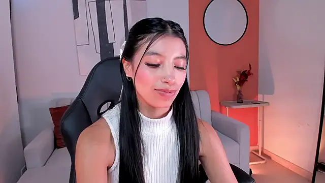 Snapshot of Tiffany_Low chatting on 03.13.26 Tiffany Low online show from 03.13.26