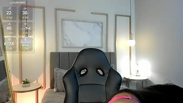 Snapshot of Tiffany_Low chatting on 03.17.26 Tiffany Low online show from 03.17.26