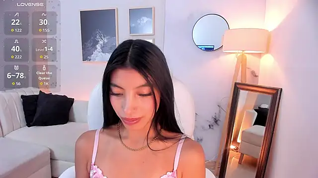 Snapshot of Tiffany_Low chatting on 03.23.26 Tiffany Low online show from 03.23.26