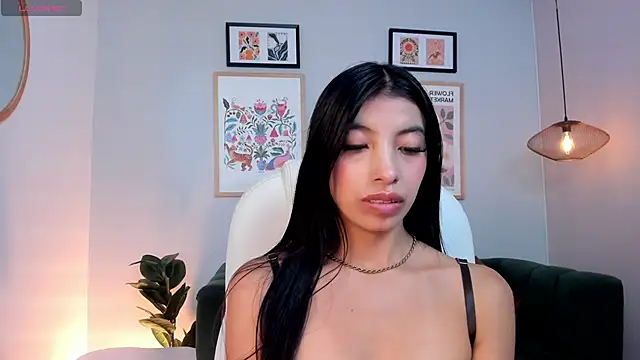 Snapshot of Tiffany_Low chatting on 04.01.26 Tiffany Low online show from 04.01.26