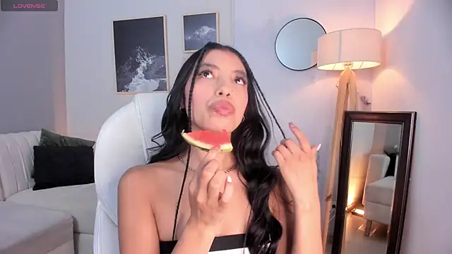 Snapshot of Tiffany_Low chatting on 04.02.26 Tiffany Low online show from 04.02.26