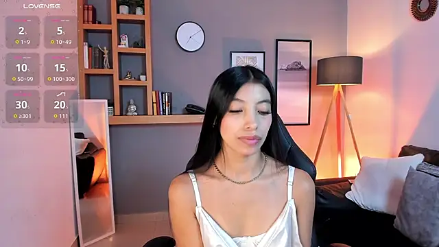 Snapshot of Tiffany_Low chatting on 04.05.26 Tiffany Low online show from 04.05.26