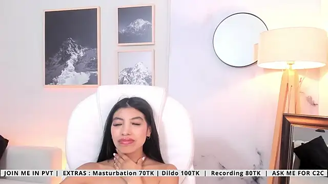 Snapshot of Tiffany_Low chatting on 04.15.26 Tiffany Low online show from 04.15.26