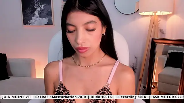 Snapshot of Tiffany_Low chatting on 04.16.26 Tiffany Low online show from 04.16.26