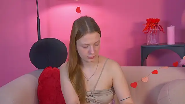 Snapshot of BeatriceBinoche chatting on 02.13.26 BeatriceBinoche online show from 02.13.26