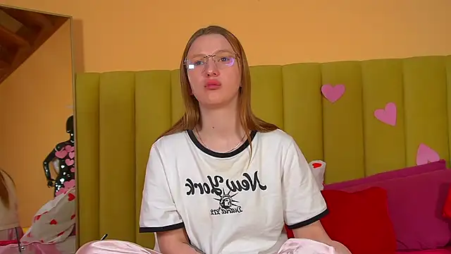 Snapshot of BeatriceBinoche chatting on 02.17.26 BeatriceBinoche online show from 02.17.26