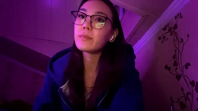 Snapshot of marry_dreams chatting on 10.18.25 marry dreams online show from 10.18.25