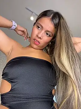 EMILIIA RICHTER   online show from 12.04.25