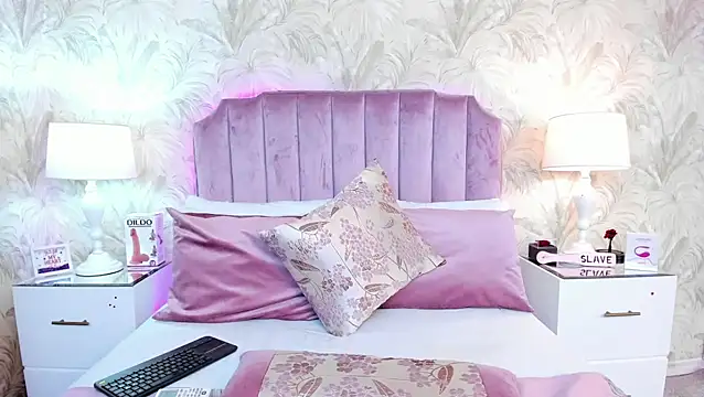 Snapshot of SamyySwet chatting on 11.24.25 SamyySwet online show from 11.24.25