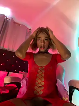 Snapshot of Mara_royal chatting on 10.21.25 Mara royal online show from 10.21.25