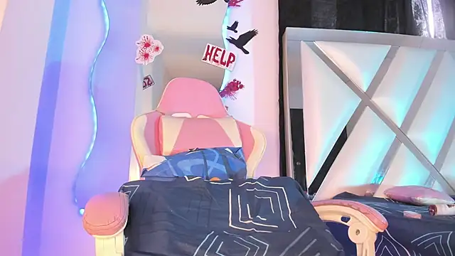 Snapshot of Mara_royal chatting on 11.13.25 Mara royal online show from 11.13.25