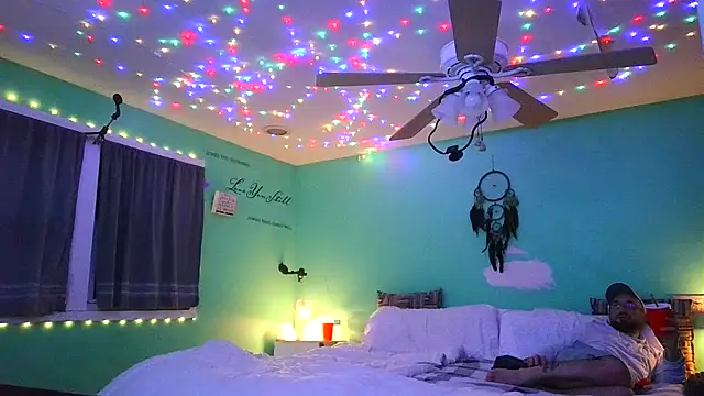 Snapshot of versatilevortex chatting on 10.23.25 versatilevortex online show from 10.23.25