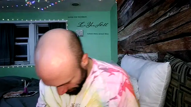 Snapshot of versatilevortex chatting on 10.31.25 versatilevortex online show from 10.31.25