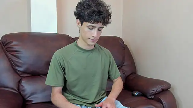 Snapshot of Xam_Collen chatting on 12.14.25 Xam Collen online show from 12.14.25