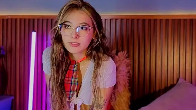 VictoriaSpark online show from 09.17.25