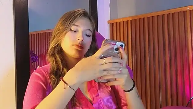 VictoriaSpark online show from 11.18.25