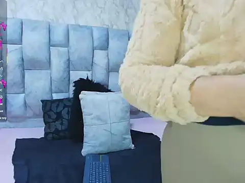 sofiagutierrez   online show from 10.02.25