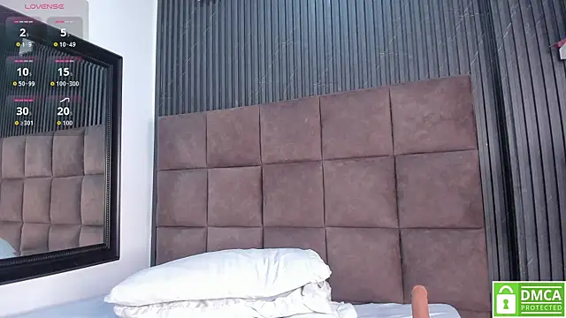 Scarlet  Jones  online show from 03.30.26