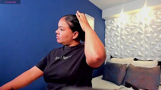 freya cole  online show from 09.19.25