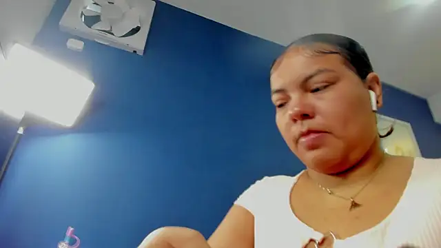 freya cole  online show from 10.09.25