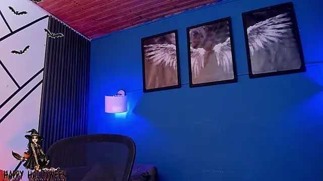 Snapshot of Angel-dragun chatting on 10.24.25 Angel-dragun online show from 10.24.25