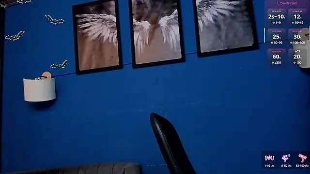 Snapshot of Angel-dragun chatting on 10.25.25 Angel-dragun online show from 10.25.25