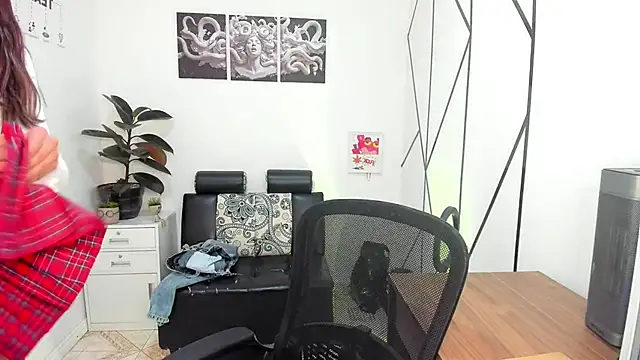 Snapshot of Angel-dragun chatting on 11.11.25 Angel-dragun online show from 11.11.25