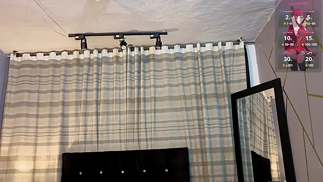 Snapshot of Angel-dragun chatting on 12.04.25 Angel-dragun online show from 12.04.25