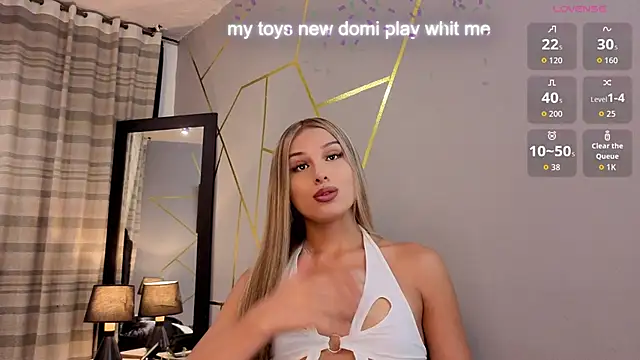 Snapshot of Angel-dragun chatting on 12.16.25 Angel-dragun online show from 12.16.25