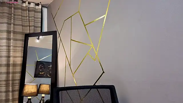 Snapshot of Angel-dragun chatting on 12.18.25 Angel-dragun online show from 12.18.25