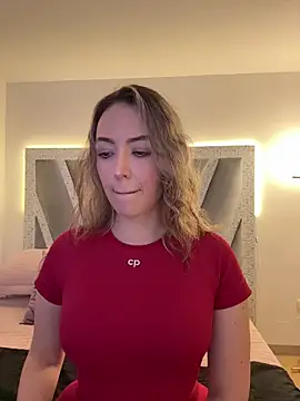 Snapshot of SophieeMills chatting on 11.23.25 SophieeMills online show from 11.23.25