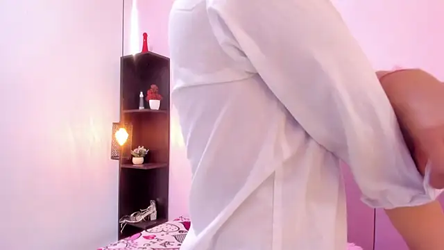 HoollyHendrix online show from 10.24.25