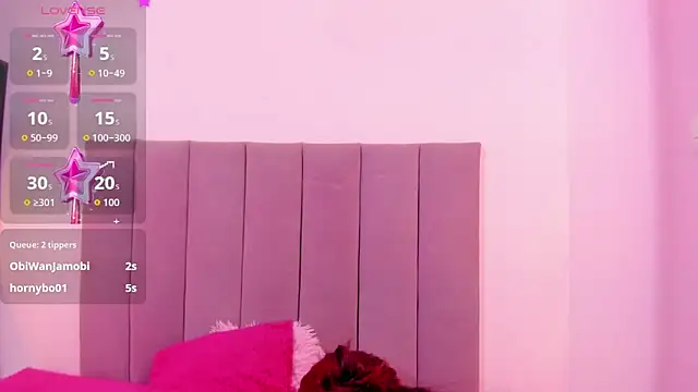 HoollyHendrix online show from 10.27.25