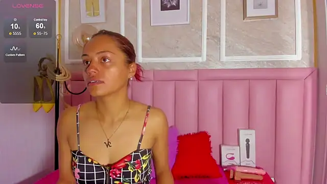 HoollyHendrix online show from 02.07.26