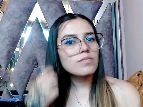 Snapshot of CRISTALHERRANZ chatting on 10.01.25 CRISTALHERRANZ online show from 10.01.25